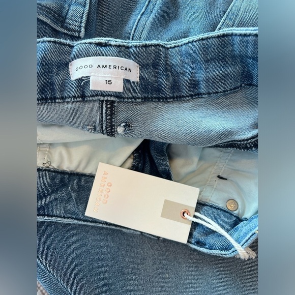 Good American Good Straight Split Back Pockets Jeans - Picture 15 of 16